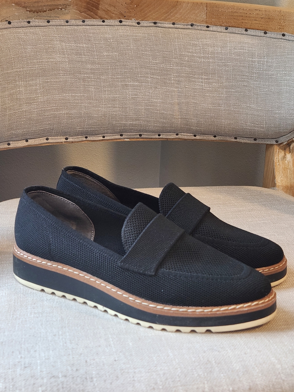 me too Black Knit Slip-On Women's Loafers with Contrast Sole Size 9